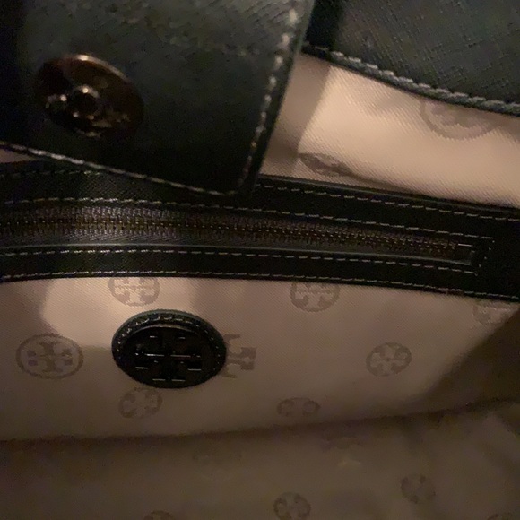 Beautiful perfect size Tory Burch bag. - Picture 5 of 7